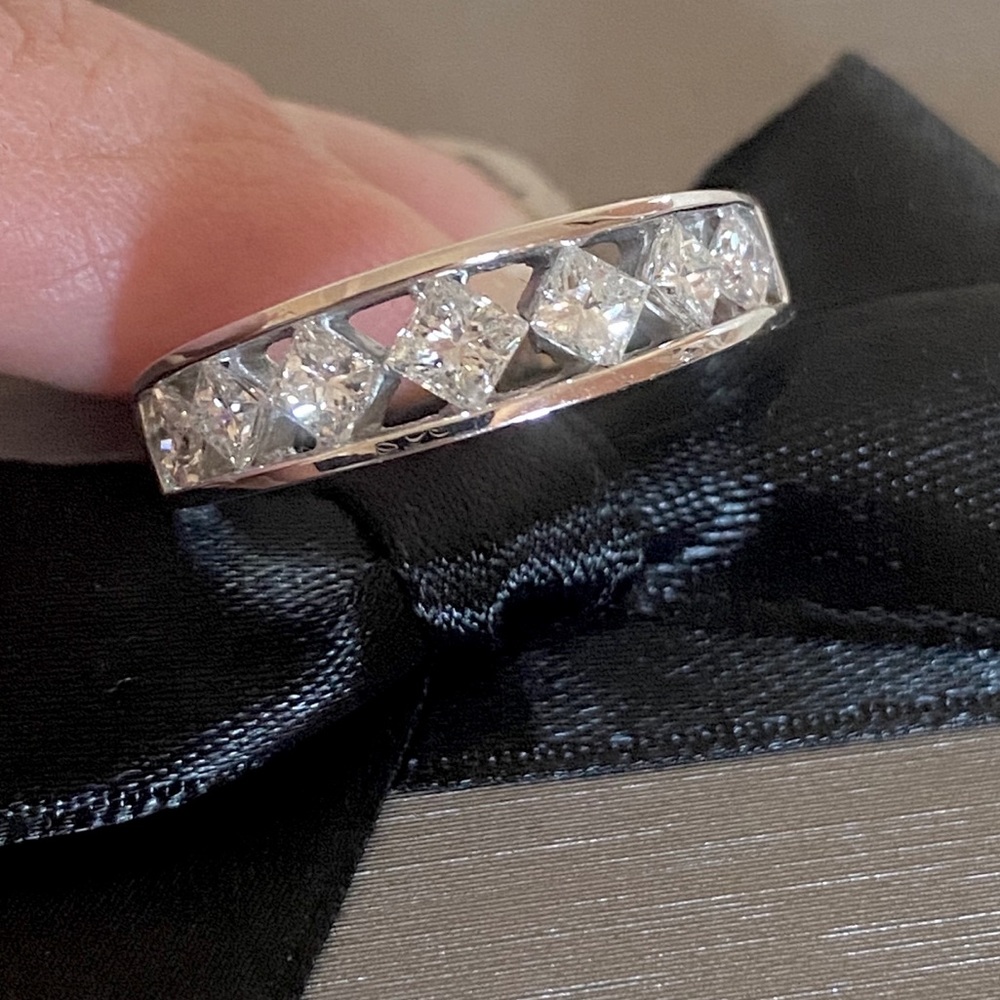 TRIPLE ROW PRINCESS CUT RING WHITE GOLD R050 - Picture 3 of 16